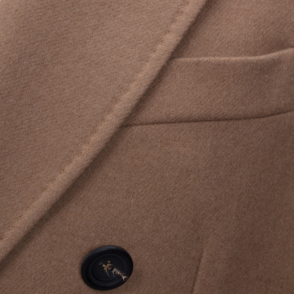 Пальто двубортное шерстяное песочного оттенка с накладными карманами