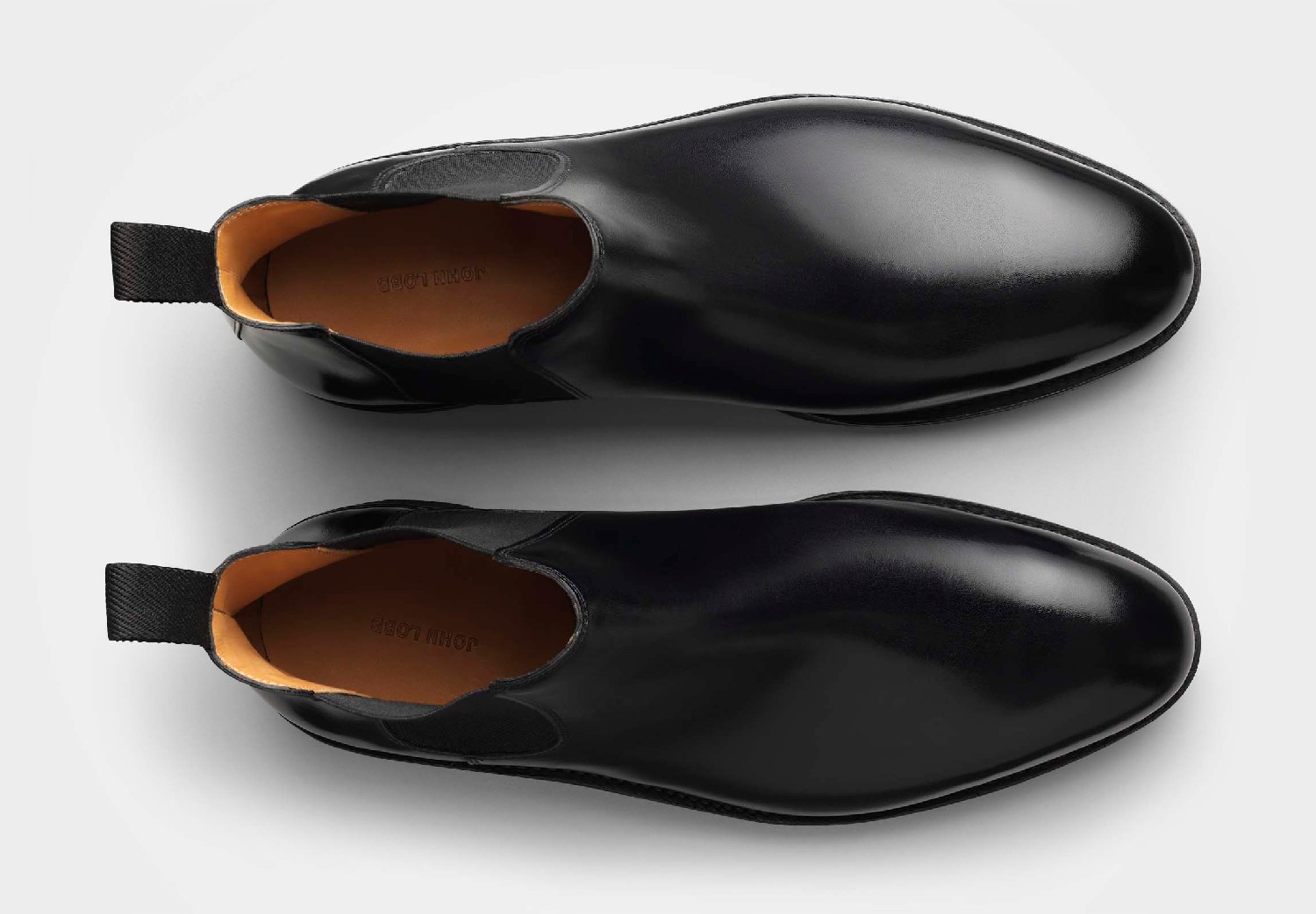 Ботинки из мелкозернистой глянцевой кожи черного цвета